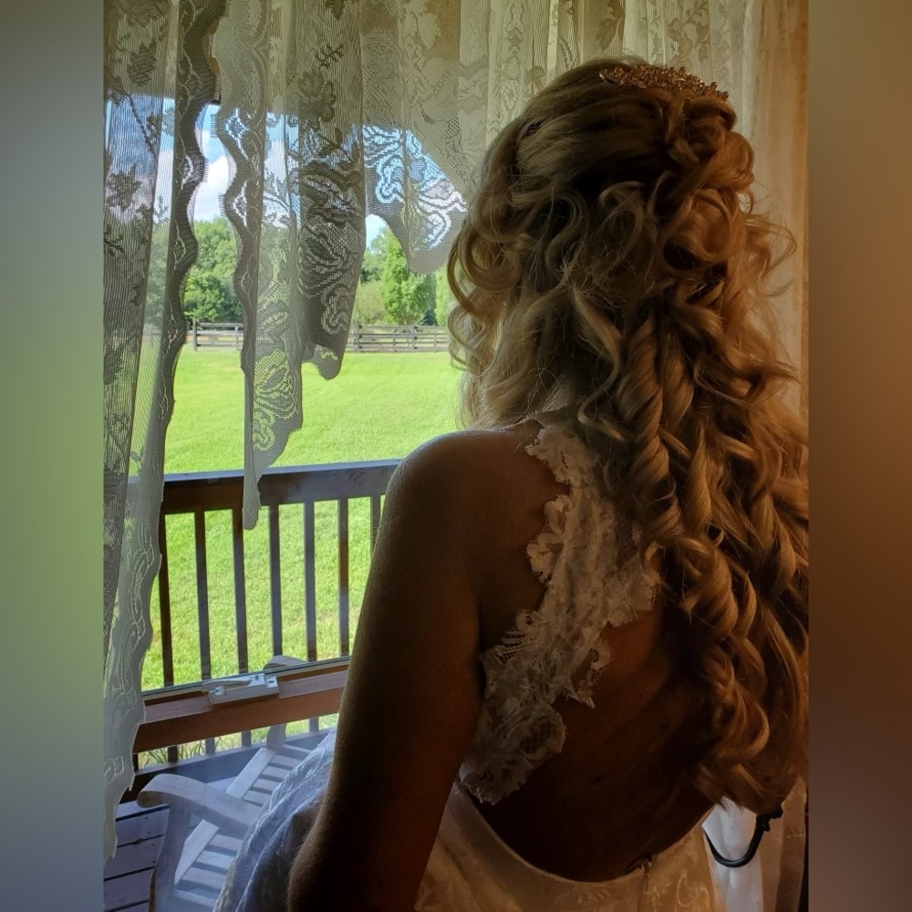 White Wedding Dress Size 6 - Picture 2 of 16